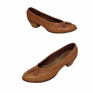 VINTAGE 70s shoes tan leather stacked‎ kitten tassel heel 8